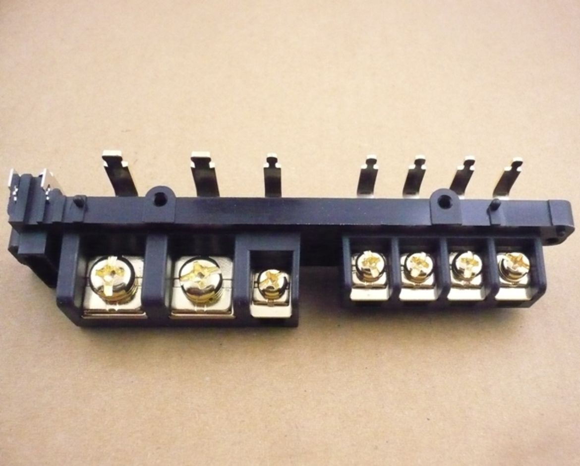 E70086405.jpg